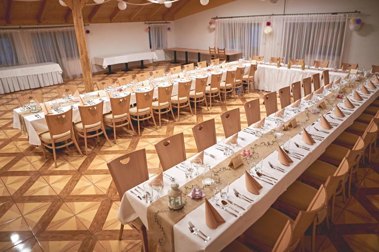 Отель Wellness & Restaurant U Fandy Lhotka  Экстерьер фото